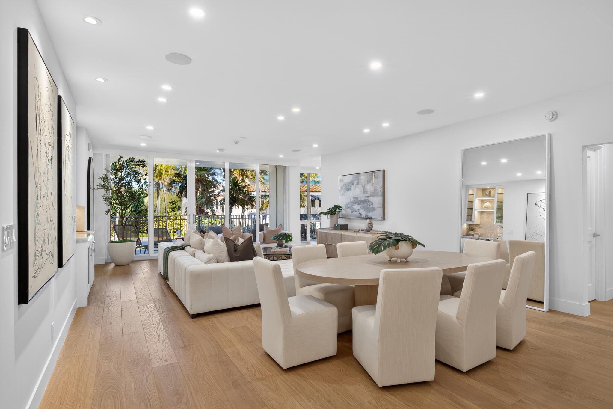 Image about 100 Royal Palm Way D2, Palm Beach